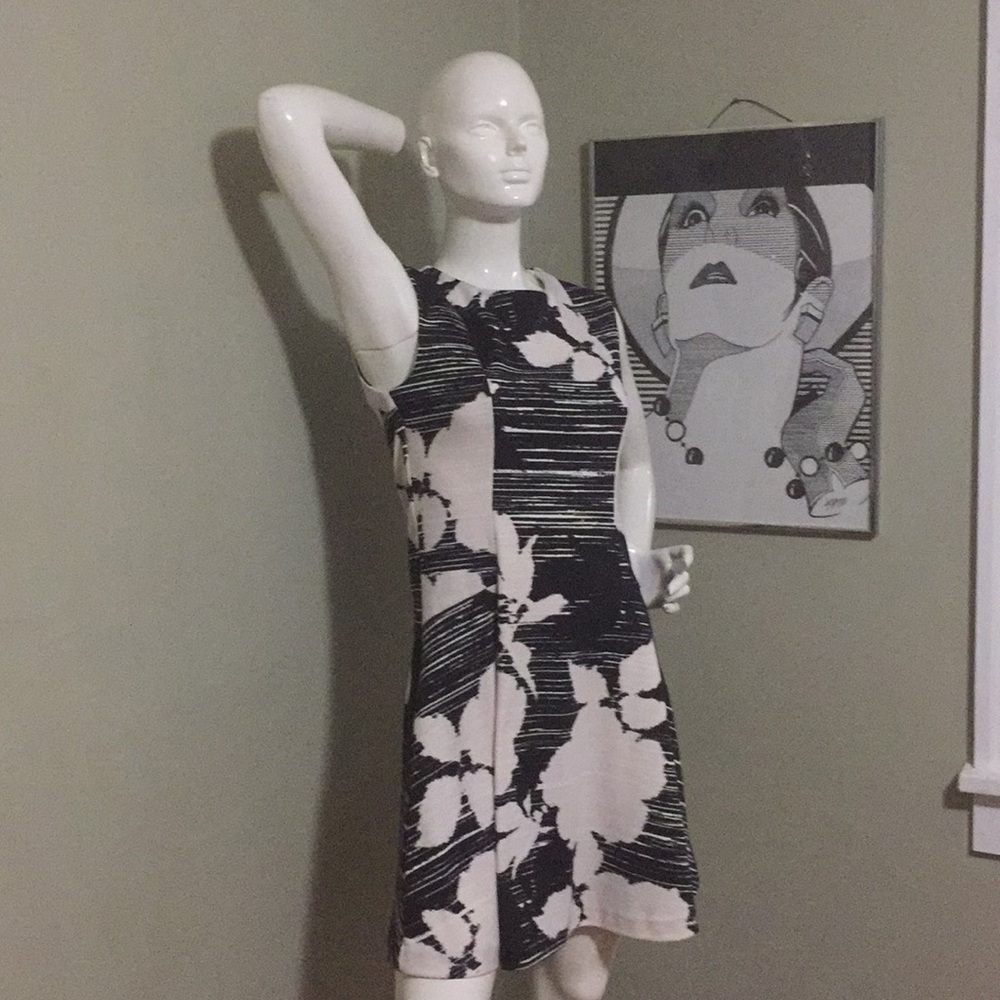 Apt 9 size small black, white, and off white dress